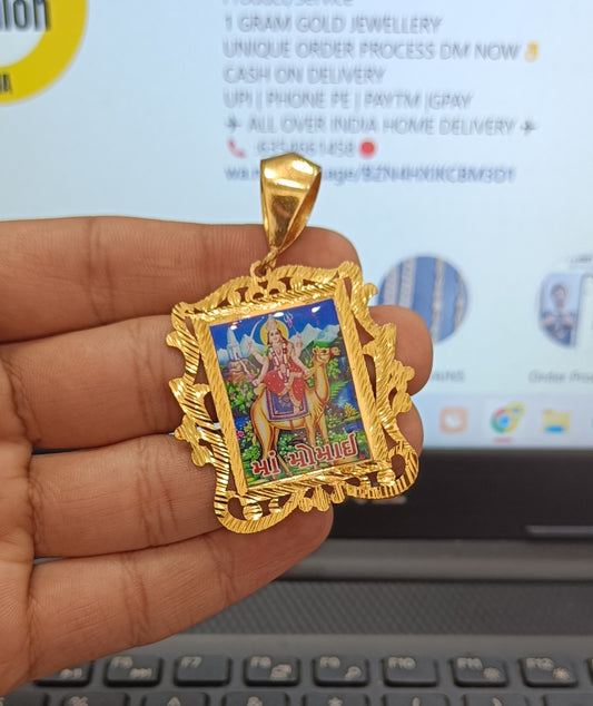 Momai Mata Small High Quality Gold Plated Pendnat