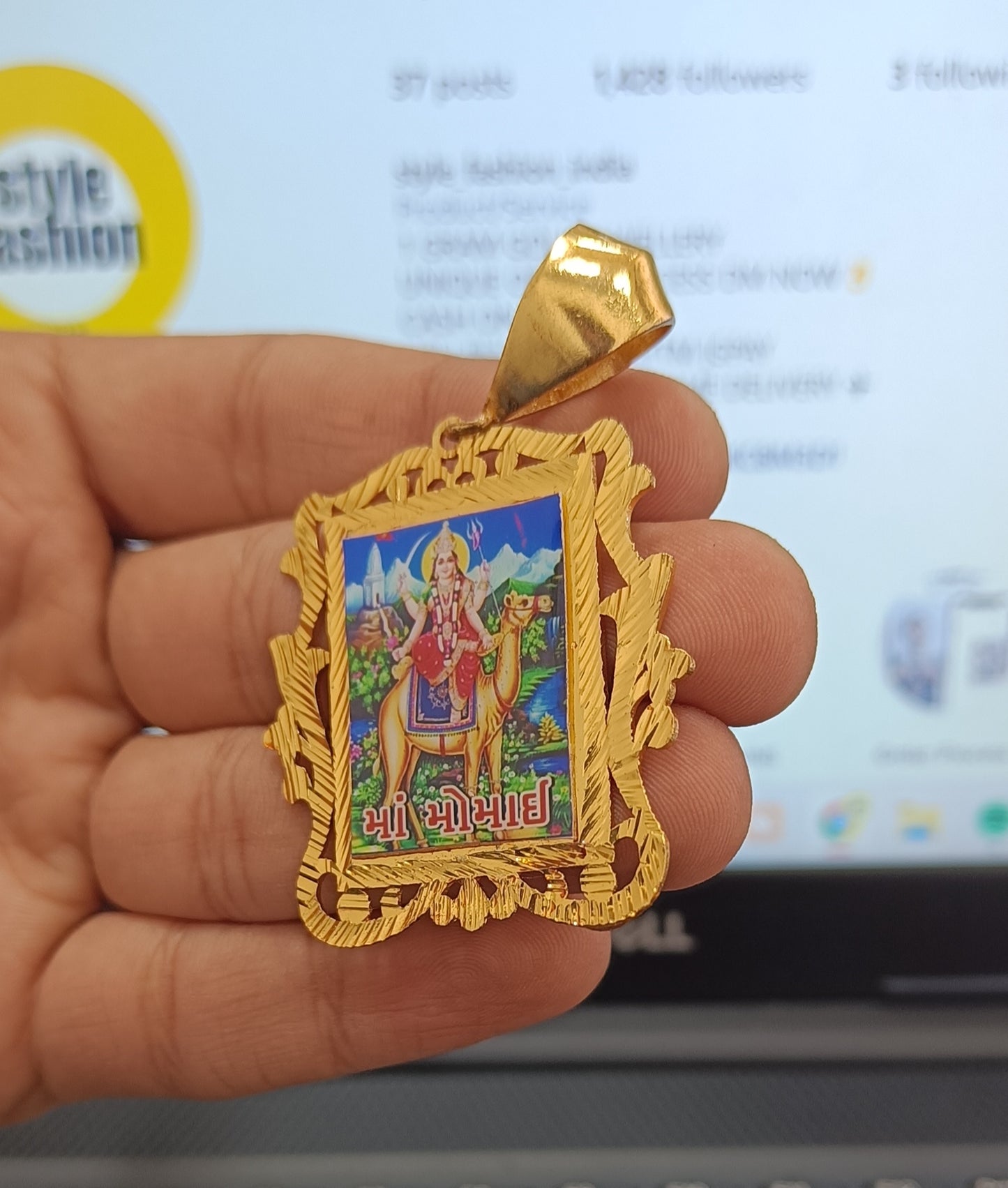 Momai Mata Small High Quality Gold Plated Pendnat